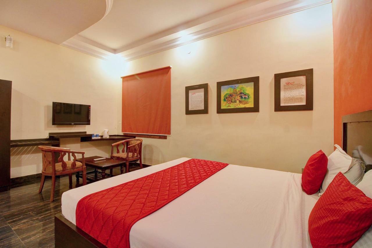 Bed and Breakfast Oyo 7355 Covinille Мадурай Экстерьер фото